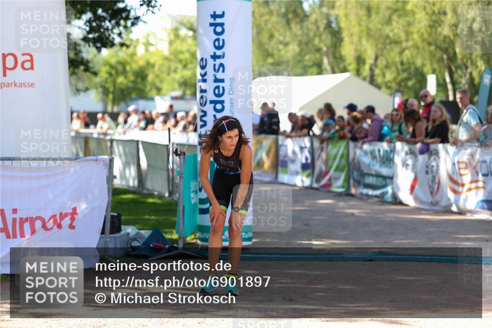 01.09.2024 - 17. Tribühne Triathlon Michael Strokosch http://msf.ph/oto/6901897 01.09.2024 11:00:18 Ziel 296, 302 meine-sportfotos.de