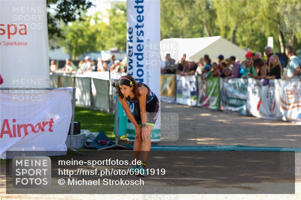 01.09.2024 - 17. Tribühne Triathlon Michael Strokosch http://msf.ph/oto/6901919 01.09.2024 11:00:21 Ziel 299, 302 meine-sportfotos.de