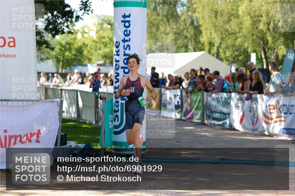01.09.2024 - 17. Tribühne Triathlon Michael Strokosch http://msf.ph/oto/6901929 01.09.2024 11:00:27 Ziel 293, 299 meine-sportfotos.de