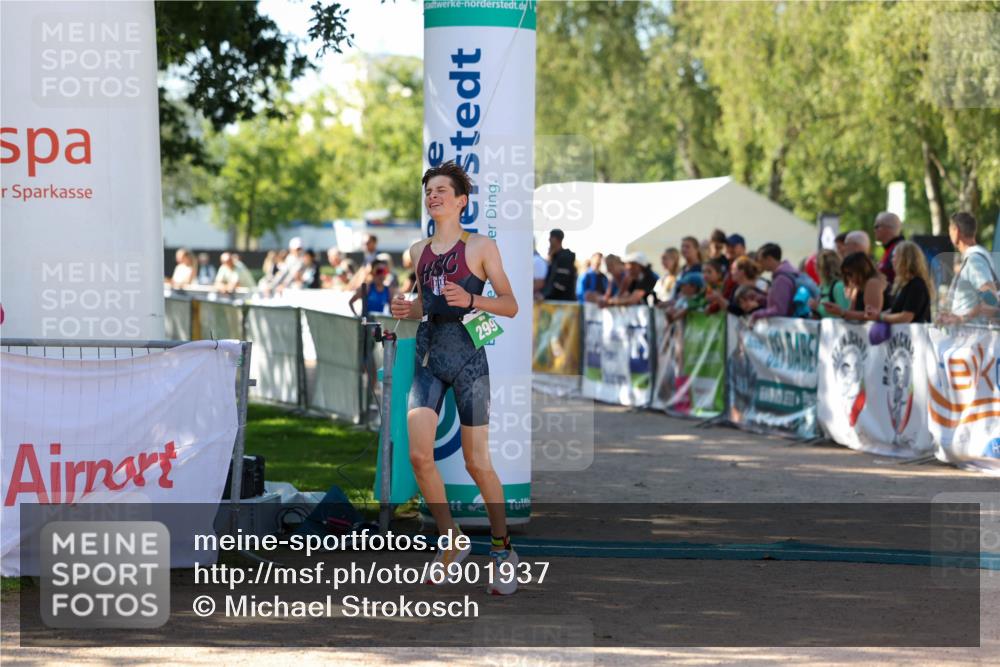 01.09.2024 - 17. Tribühne Triathlon Michael Strokosch http://msf.ph/oto/6901937 01.09.2024 11:00:27 Ziel 293, 299 meine-sportfotos.de