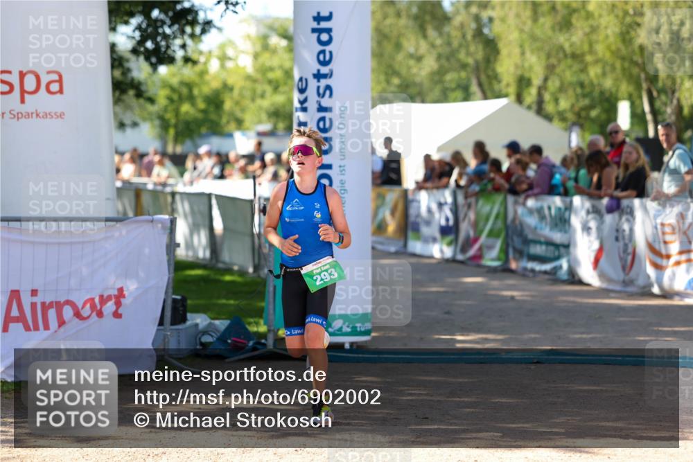 01.09.2024 - 17. Tribühne Triathlon Michael Strokosch http://msf.ph/oto/6902002 01.09.2024 11:00:33 Ziel 293 meine-sportfotos.de