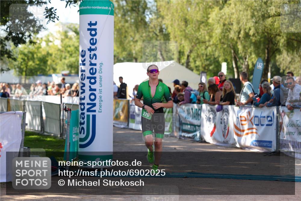 01.09.2024 - 17. Tribühne Triathlon Michael Strokosch http://msf.ph/oto/6902025 01.09.2024 11:00:41 Ziel 181, 270 meine-sportfotos.de