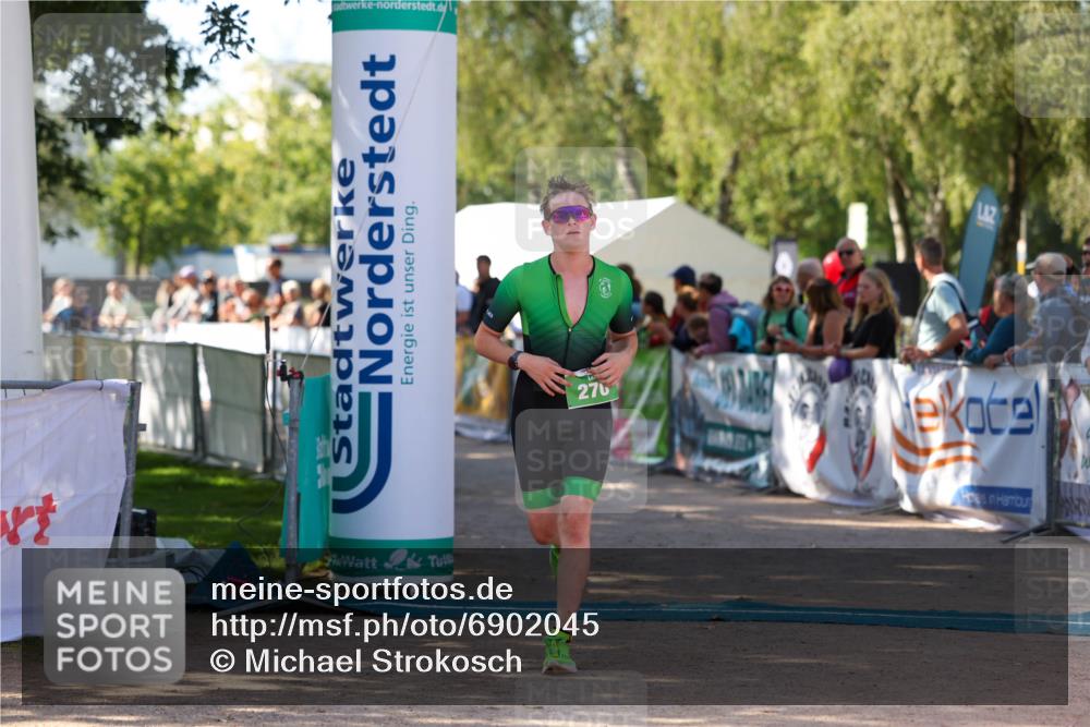 01.09.2024 - 17. Tribühne Triathlon Michael Strokosch http://msf.ph/oto/6902045 01.09.2024 11:00:42 Ziel 181, 270 meine-sportfotos.de