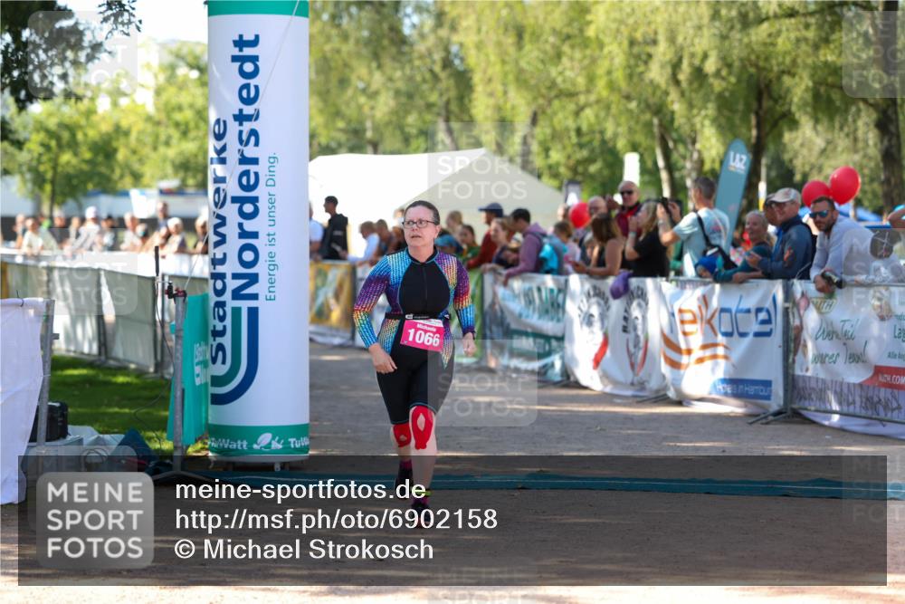 01.09.2024 - 17. Tribühne Triathlon Michael Strokosch http://msf.ph/oto/6902158 01.09.2024 11:00:53 Ziel 1066 meine-sportfotos.de