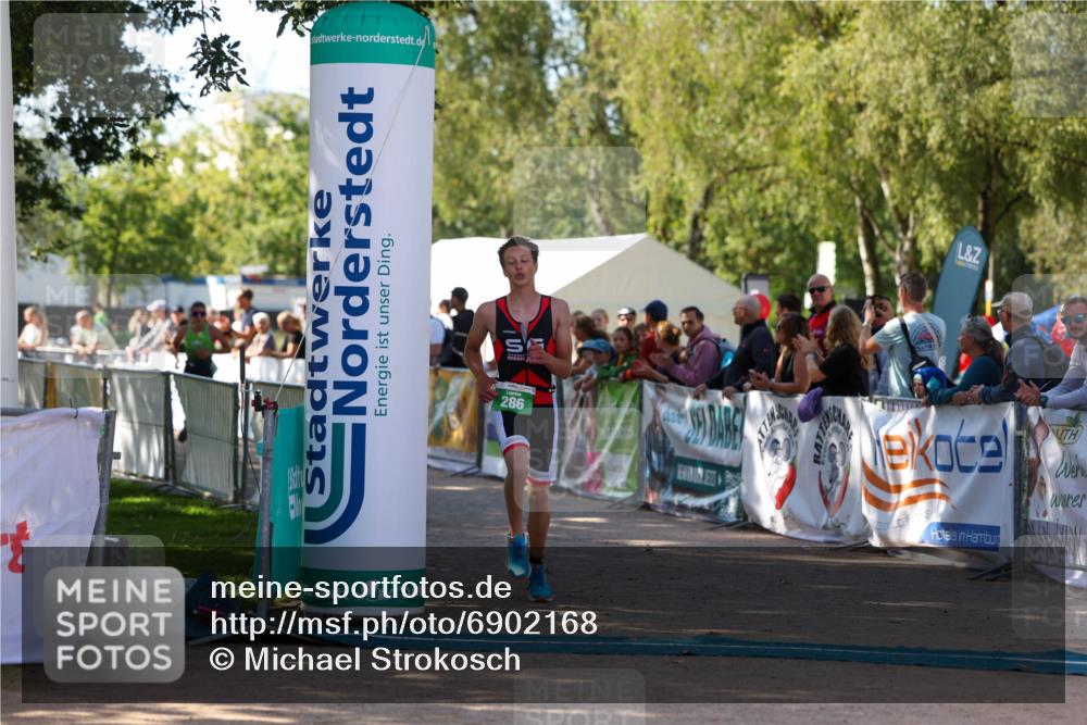 01.09.2024 - 17. Tribühne Triathlon Michael Strokosch http://msf.ph/oto/6902168 01.09.2024 11:01:09 Ziel 286, 297 meine-sportfotos.de