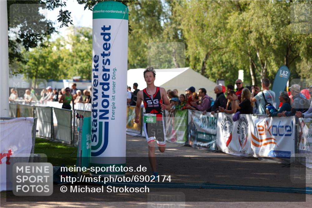 01.09.2024 - 17. Tribühne Triathlon Michael Strokosch http://msf.ph/oto/6902174 01.09.2024 11:01:09 Ziel 286, 297 meine-sportfotos.de