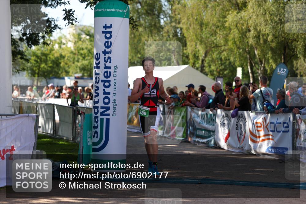 01.09.2024 - 17. Tribühne Triathlon Michael Strokosch http://msf.ph/oto/6902177 01.09.2024 11:01:10 Ziel 286, 297 meine-sportfotos.de