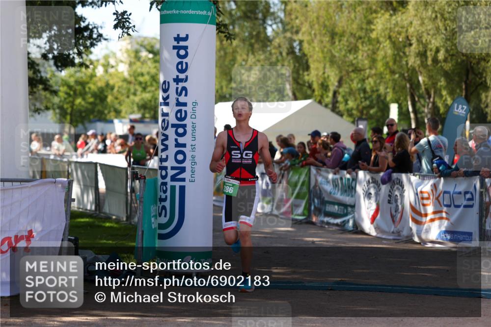 01.09.2024 - 17. Tribühne Triathlon Michael Strokosch http://msf.ph/oto/6902183 01.09.2024 11:01:10 Ziel 286, 297 meine-sportfotos.de