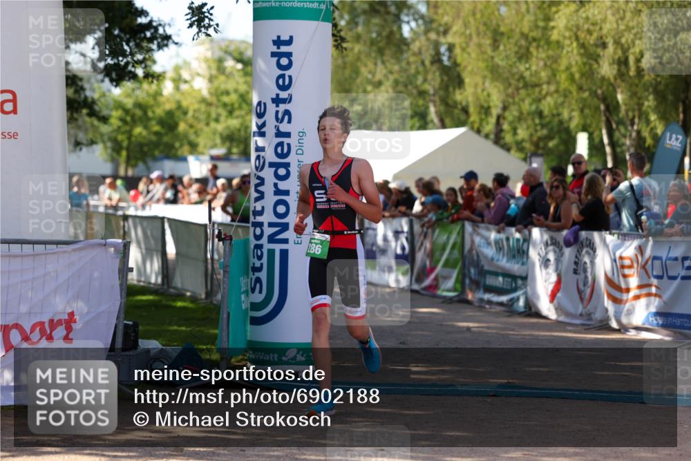 01.09.2024 - 17. Tribühne Triathlon Michael Strokosch http://msf.ph/oto/6902188 01.09.2024 11:01:10 Ziel 286, 297 meine-sportfotos.de