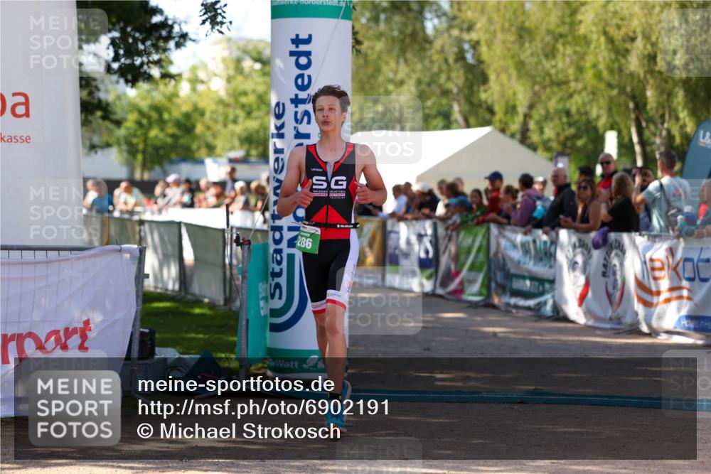 01.09.2024 - 17. Tribühne Triathlon Michael Strokosch http://msf.ph/oto/6902191 01.09.2024 11:01:10 Ziel 286, 297 meine-sportfotos.de