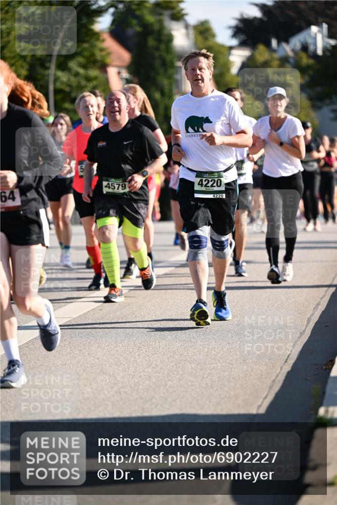 01.09.2024 - BARMER Alsterlauf Dr. Thomas Lammeyer http://msf.ph/oto/6902227 01.09.2024 09:39:17 Laufen 64, 4579, 4220, 4220 meine-sportfotos.de