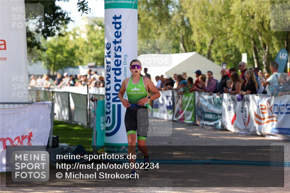 01.09.2024 - 17. Tribühne Triathlon Michael Strokosch http://msf.ph/oto/6902234 01.09.2024 11:01:15 Ziel 232, 297 meine-sportfotos.de