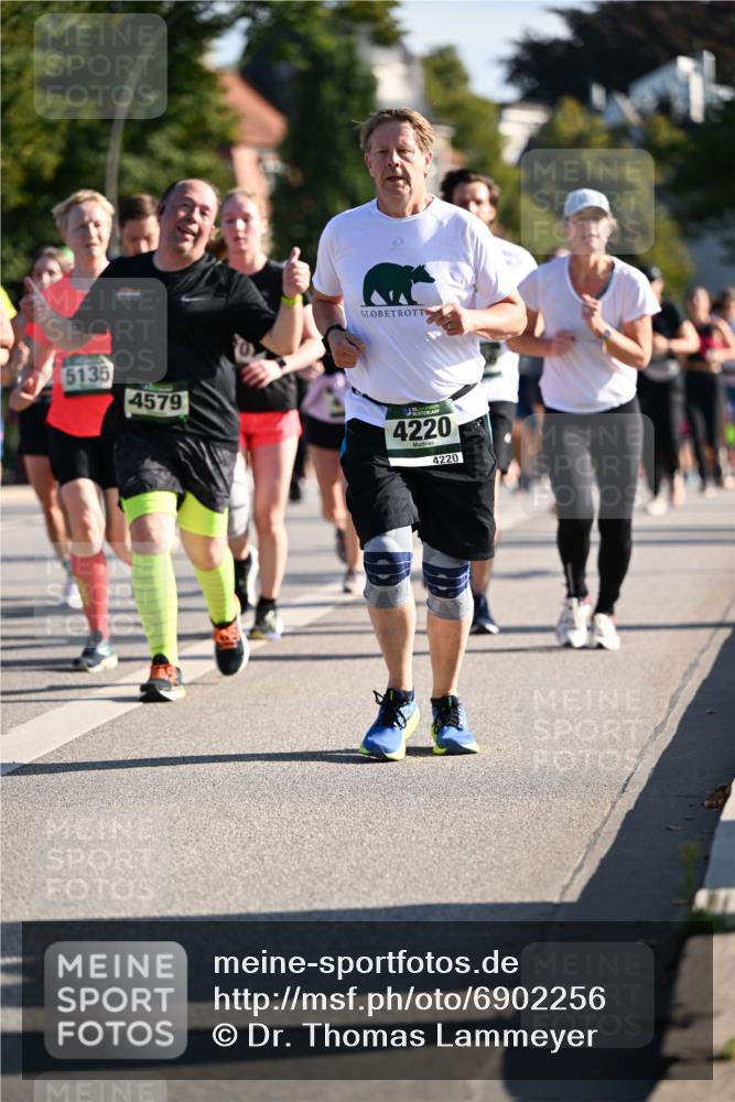 01.09.2024 - BARMER Alsterlauf Dr. Thomas Lammeyer http://msf.ph/oto/6902256 01.09.2024 09:39:17 Laufen 5135, 4579, 4220, 4220 meine-sportfotos.de