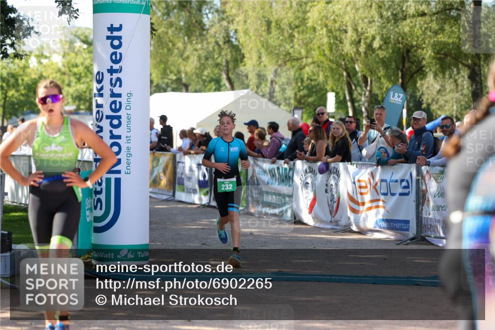 01.09.2024 - 17. Tribühne Triathlon Michael Strokosch http://msf.ph/oto/6902265 01.09.2024 11:01:17 Ziel 232, 277, 297 meine-sportfotos.de