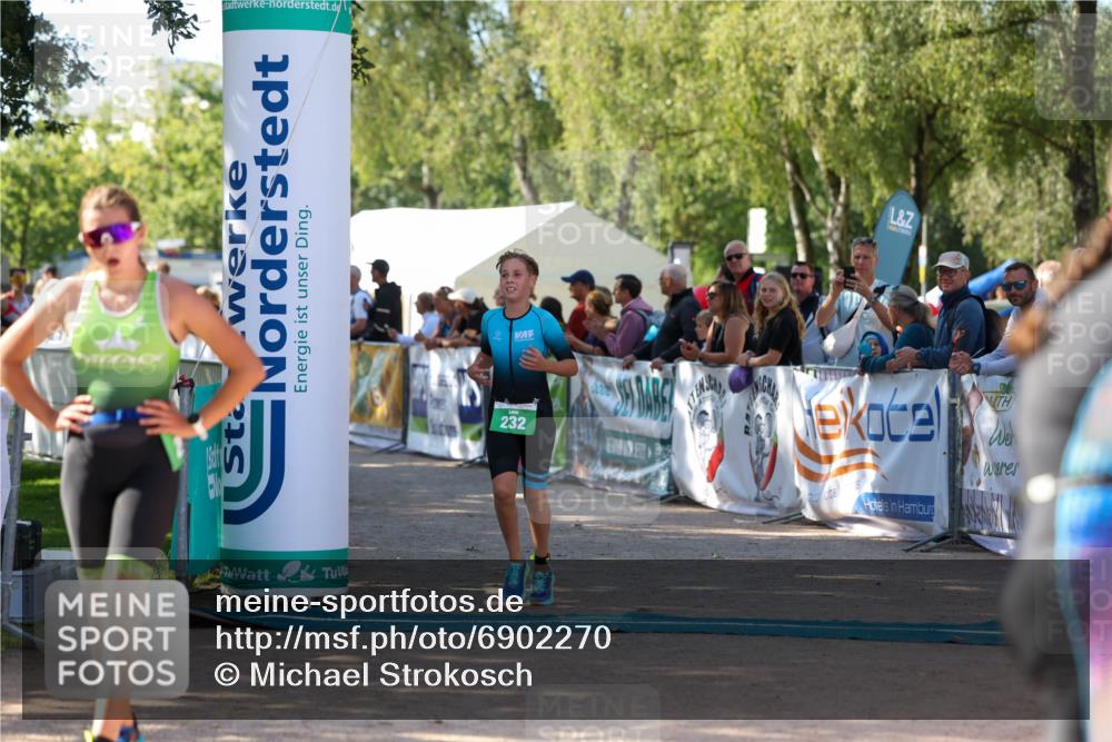 01.09.2024 - 17. Tribühne Triathlon Michael Strokosch http://msf.ph/oto/6902270 01.09.2024 11:01:17 Ziel 232, 277, 297 meine-sportfotos.de