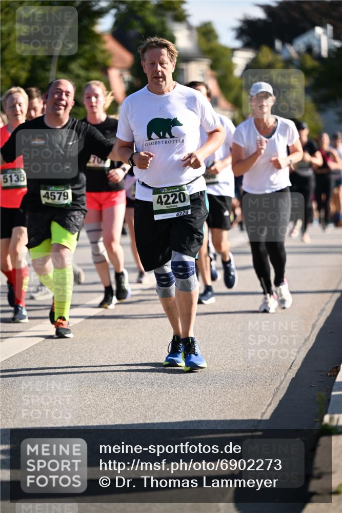 01.09.2024 - BARMER Alsterlauf Dr. Thomas Lammeyer http://msf.ph/oto/6902273 01.09.2024 09:39:18 Laufen 5135, 4579, 4220, 4220 meine-sportfotos.de