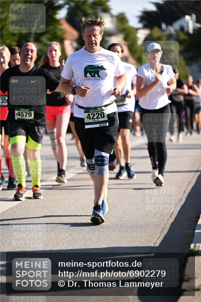 01.09.2024 - BARMER Alsterlauf Dr. Thomas Lammeyer http://msf.ph/oto/6902279 01.09.2024 09:39:18 Laufen 35, 4579, 4220, 4220 meine-sportfotos.de