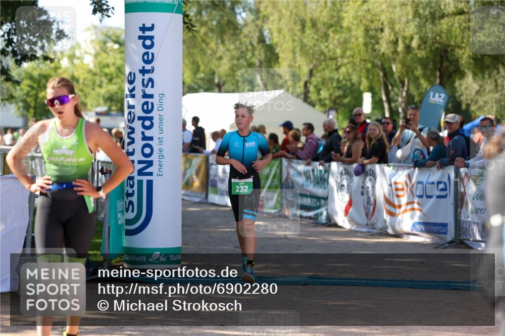 01.09.2024 - 17. Tribühne Triathlon Michael Strokosch http://msf.ph/oto/6902280 01.09.2024 11:01:18 Ziel 232, 277, 297 meine-sportfotos.de