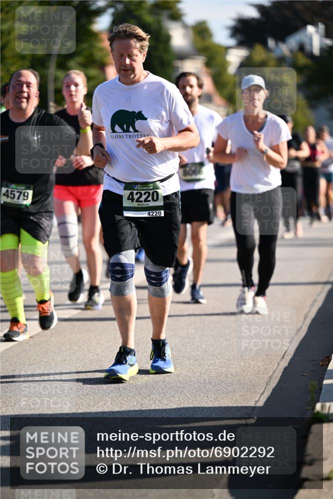 01.09.2024 - BARMER Alsterlauf Dr. Thomas Lammeyer http://msf.ph/oto/6902292 01.09.2024 09:39:18 Laufen 4579, 35, 4220, 4220 meine-sportfotos.de