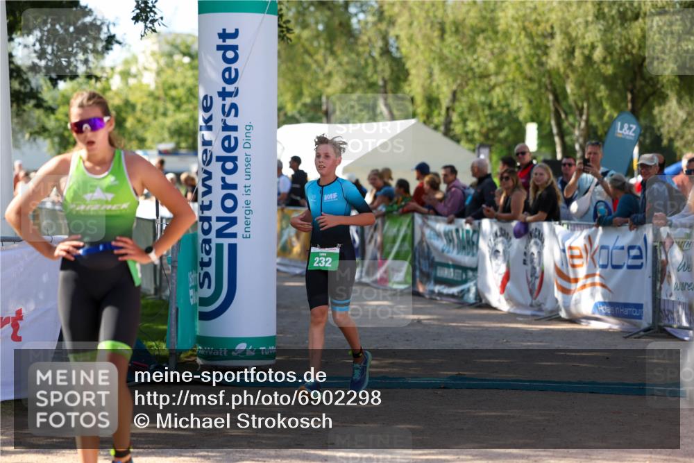 01.09.2024 - 17. Tribühne Triathlon Michael Strokosch http://msf.ph/oto/6902298 01.09.2024 11:01:18 Ziel 232, 277, 297 meine-sportfotos.de
