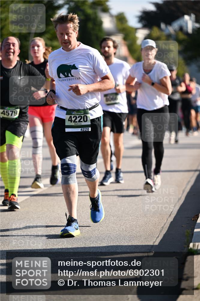 01.09.2024 - BARMER Alsterlauf Dr. Thomas Lammeyer http://msf.ph/oto/6902301 01.09.2024 09:39:18 Laufen 4579, 135, 4220, 4220 meine-sportfotos.de