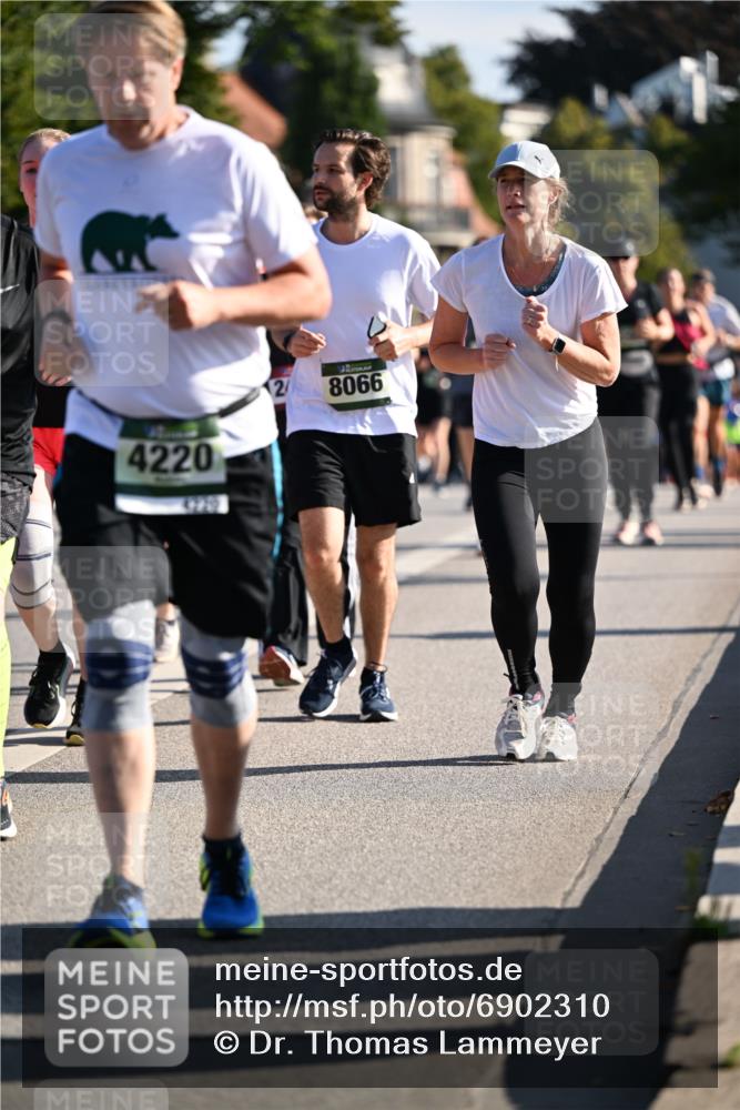 01.09.2024 - BARMER Alsterlauf Dr. Thomas Lammeyer http://msf.ph/oto/6902310 01.09.2024 09:39:19 Laufen 4220, 2, 8066 meine-sportfotos.de
