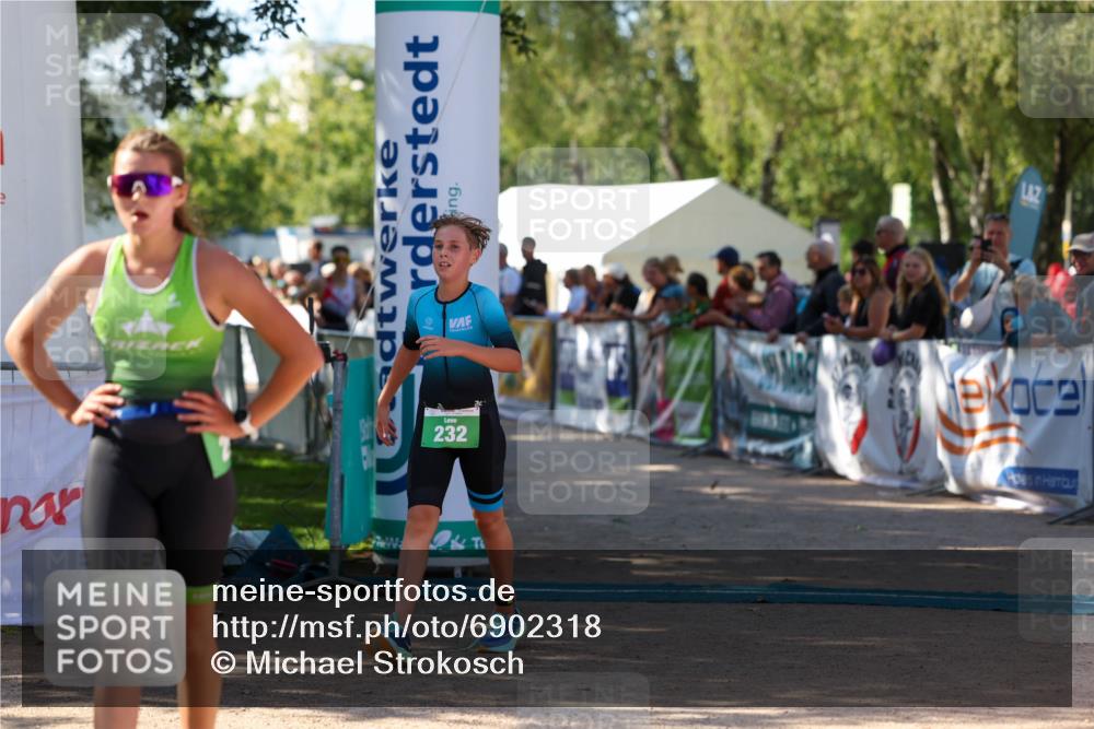 01.09.2024 - 17. Tribühne Triathlon Michael Strokosch http://msf.ph/oto/6902318 01.09.2024 11:01:19 Ziel 232, 277 meine-sportfotos.de
