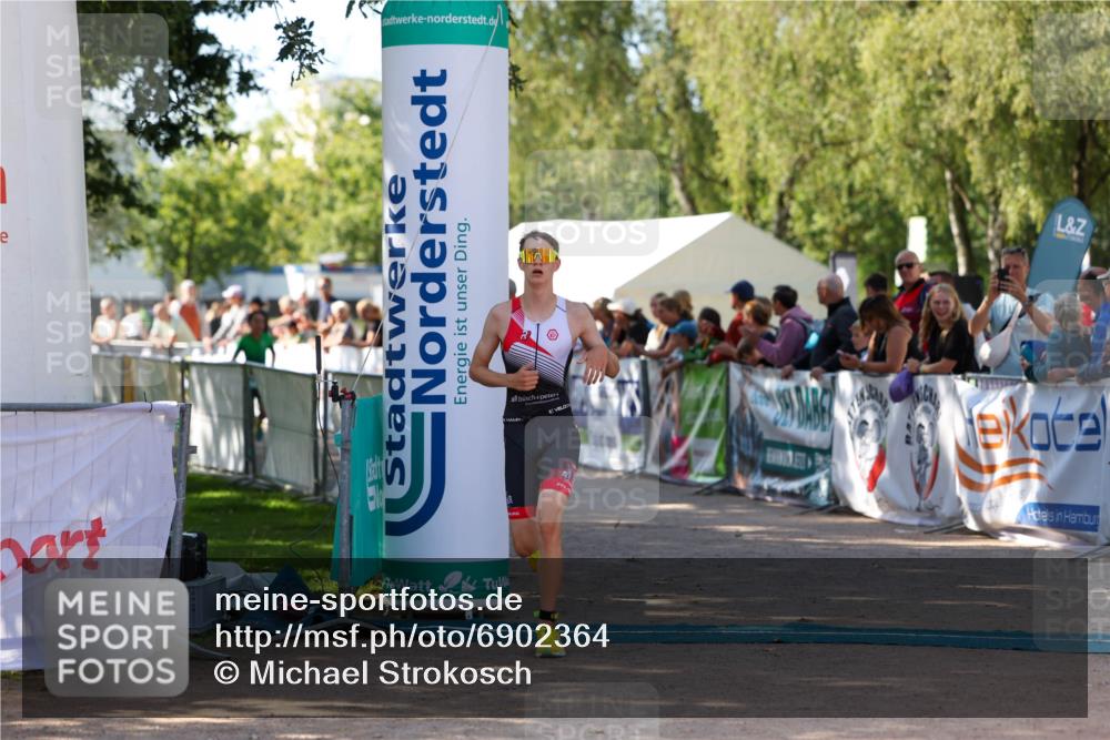 01.09.2024 - 17. Tribühne Triathlon Michael Strokosch http://msf.ph/oto/6902364 01.09.2024 11:01:23 Ziel 228, 277 meine-sportfotos.de