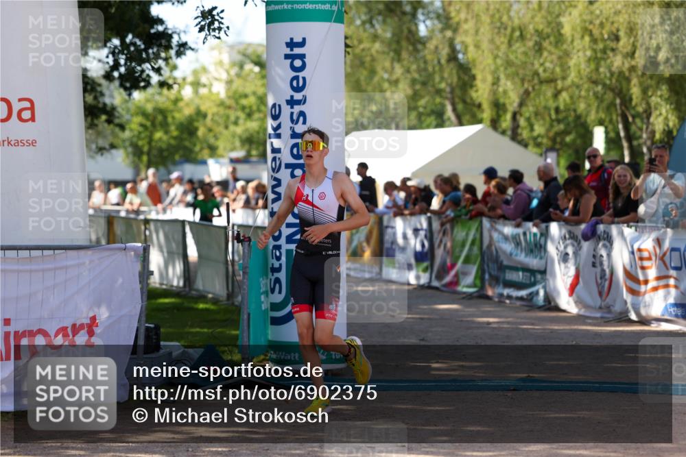 01.09.2024 - 17. Tribühne Triathlon Michael Strokosch http://msf.ph/oto/6902375 01.09.2024 11:01:23 Ziel 228, 277 meine-sportfotos.de