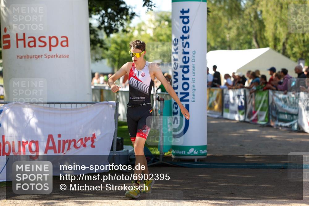 01.09.2024 - 17. Tribühne Triathlon Michael Strokosch http://msf.ph/oto/6902395 01.09.2024 11:01:24 Ziel 228, 277 meine-sportfotos.de