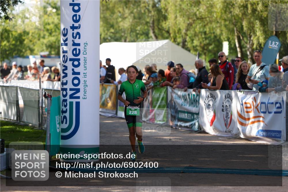 01.09.2024 - 17. Tribühne Triathlon Michael Strokosch http://msf.ph/oto/6902400 01.09.2024 11:01:28 Ziel 228 meine-sportfotos.de