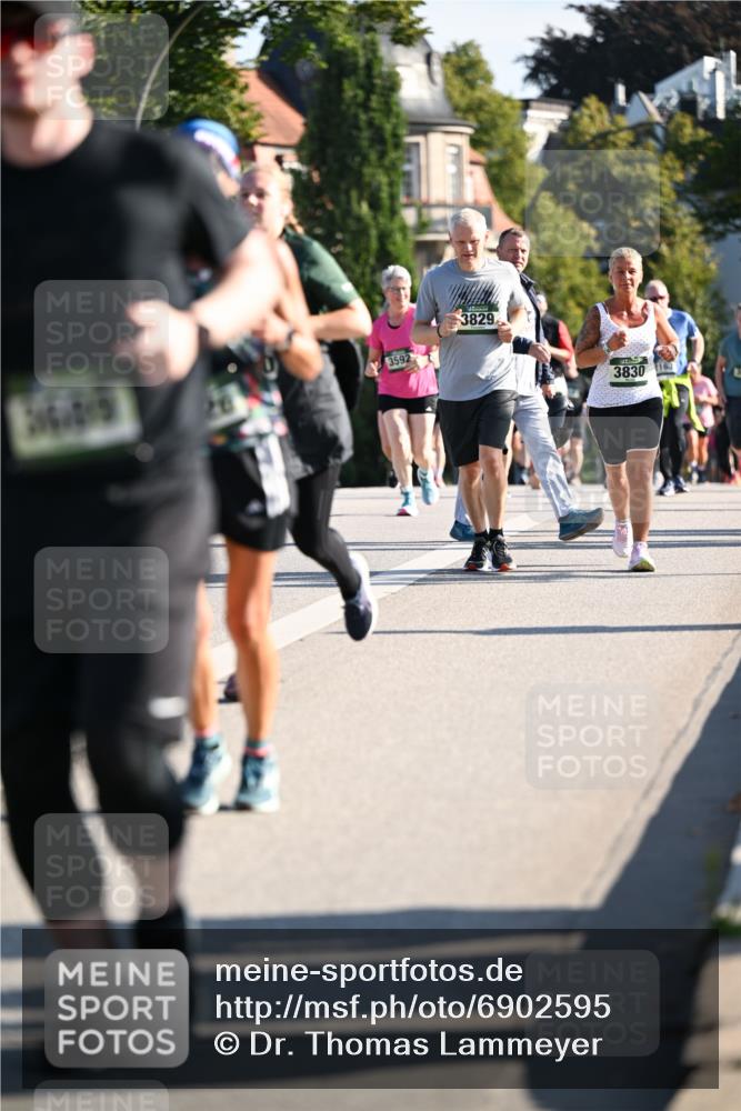 01.09.2024 - BARMER Alsterlauf Dr. Thomas Lammeyer http://msf.ph/oto/6902595 01.09.2024 09:39:30 Laufen 3592, 3829, 3830 meine-sportfotos.de