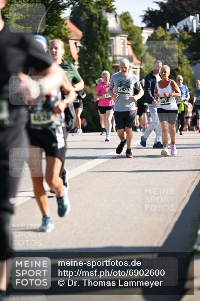 01.09.2024 - BARMER Alsterlauf Dr. Thomas Lammeyer http://msf.ph/oto/6902600 01.09.2024 09:39:30 Laufen 59, 3829, 3830 meine-sportfotos.de