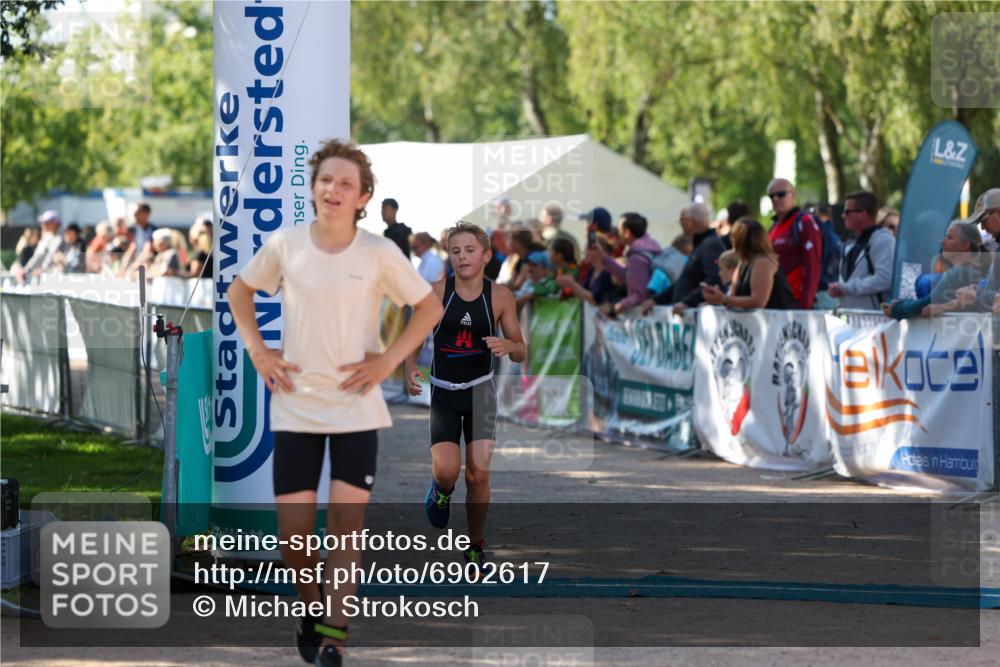 01.09.2024 - 17. Tribühne Triathlon Michael Strokosch http://msf.ph/oto/6902617 01.09.2024 11:01:43 Ziel 200, 292 meine-sportfotos.de