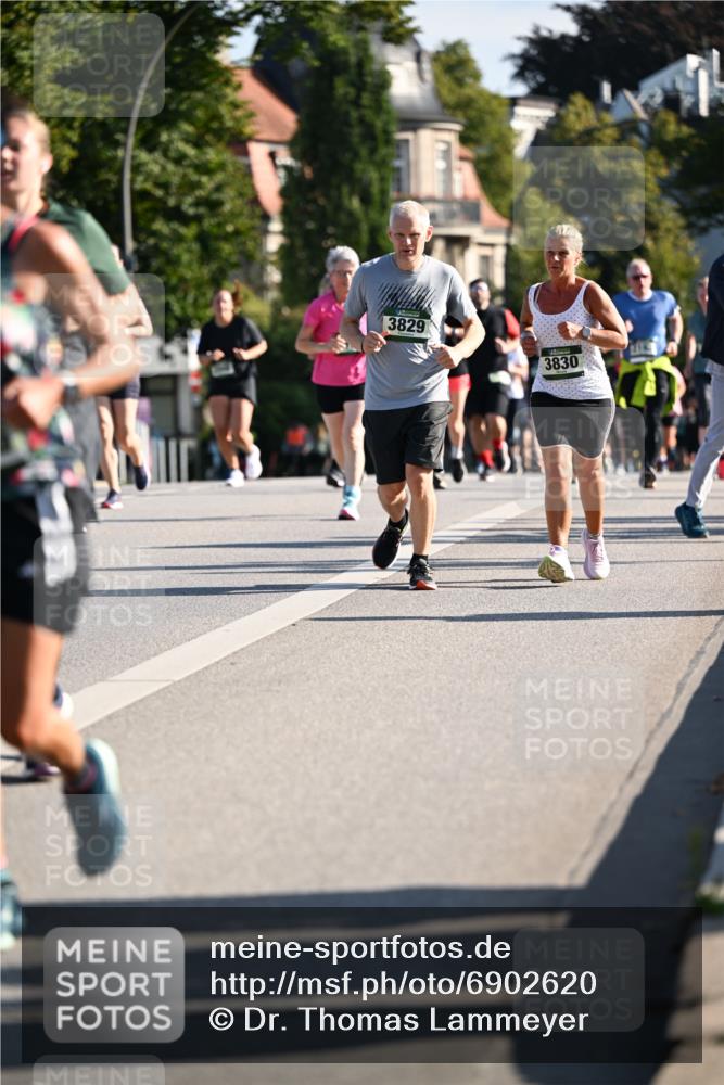 01.09.2024 - BARMER Alsterlauf Dr. Thomas Lammeyer http://msf.ph/oto/6902620 01.09.2024 09:39:31 Laufen 3829, 3830 meine-sportfotos.de