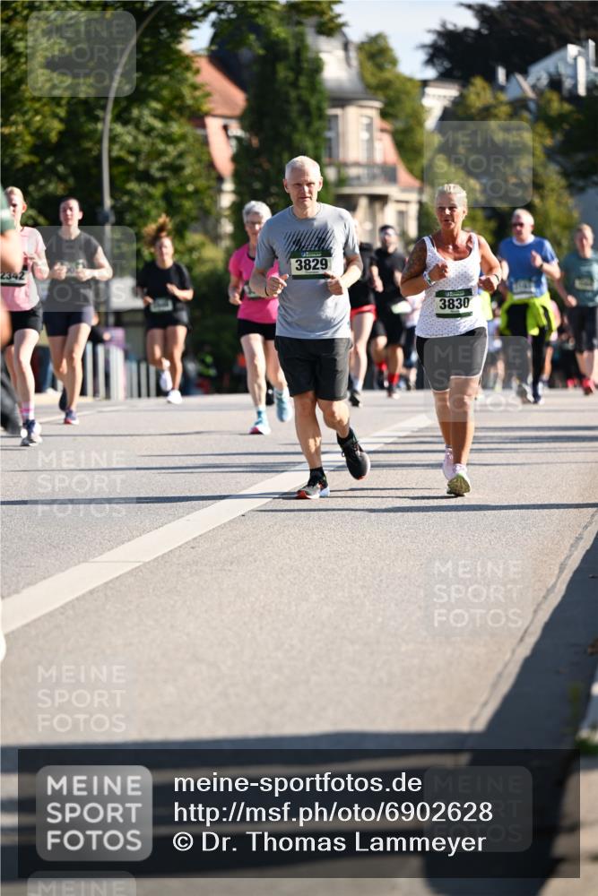 01.09.2024 - BARMER Alsterlauf Dr. Thomas Lammeyer http://msf.ph/oto/6902628 01.09.2024 09:39:31 Laufen 3829, 3830 meine-sportfotos.de