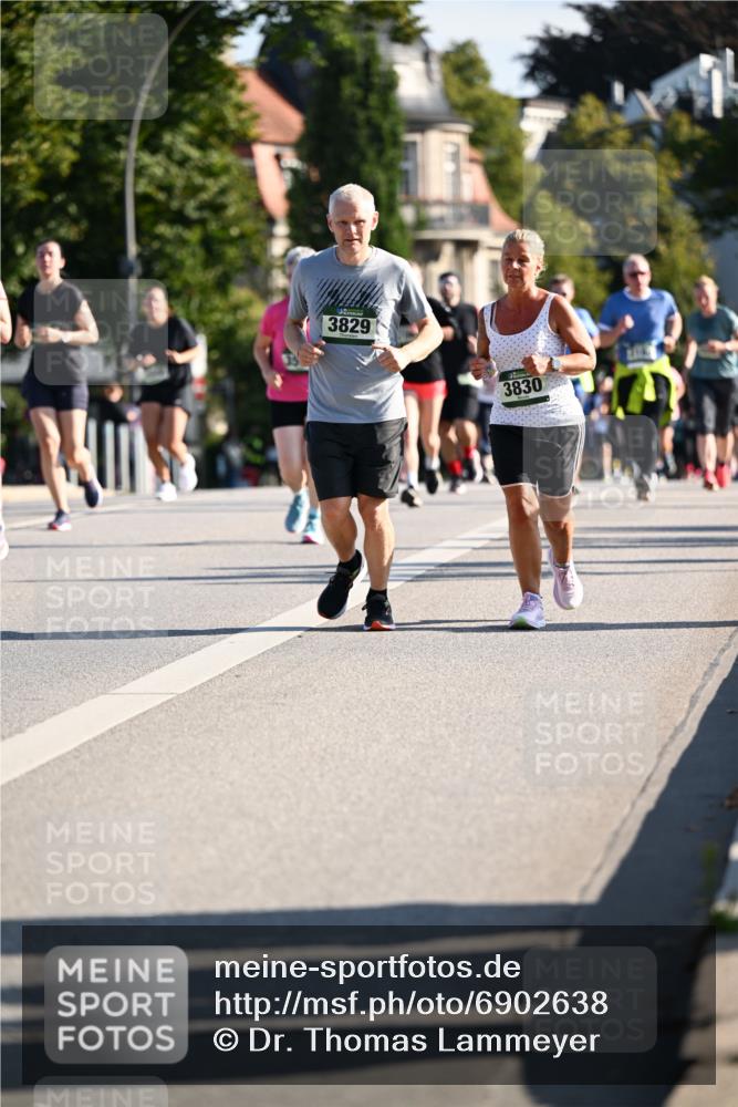 01.09.2024 - BARMER Alsterlauf Dr. Thomas Lammeyer http://msf.ph/oto/6902638 01.09.2024 09:39:32 Laufen 3829, 3830 meine-sportfotos.de