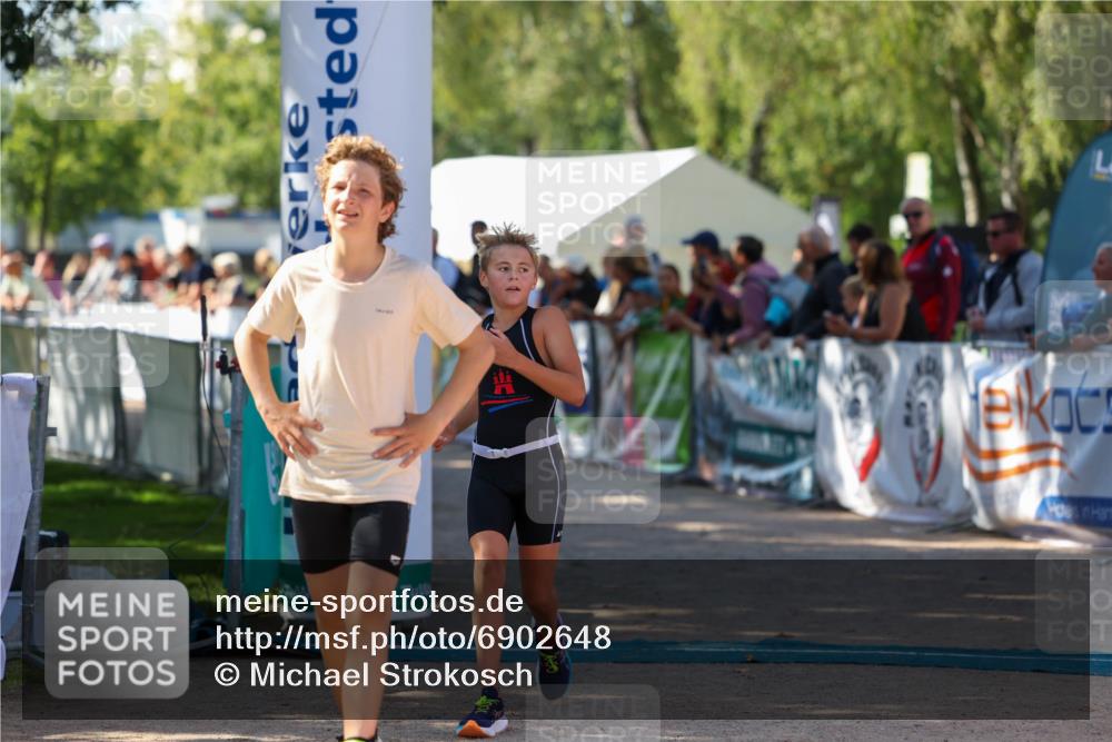 01.09.2024 - 17. Tribühne Triathlon Michael Strokosch http://msf.ph/oto/6902648 01.09.2024 11:01:44 Ziel 200, 292 meine-sportfotos.de