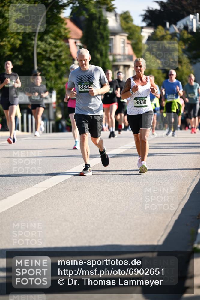 01.09.2024 - BARMER Alsterlauf Dr. Thomas Lammeyer http://msf.ph/oto/6902651 01.09.2024 09:39:32 Laufen 3829, 3830 meine-sportfotos.de