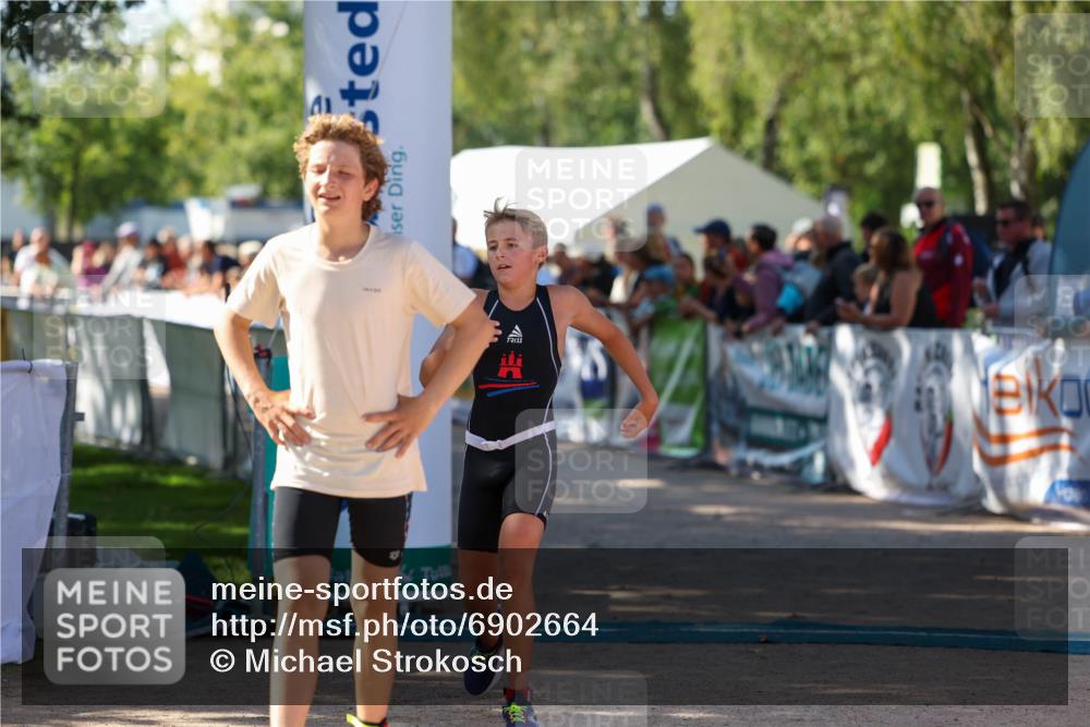01.09.2024 - 17. Tribühne Triathlon Michael Strokosch http://msf.ph/oto/6902664 01.09.2024 11:01:45 Ziel 200, 292 meine-sportfotos.de