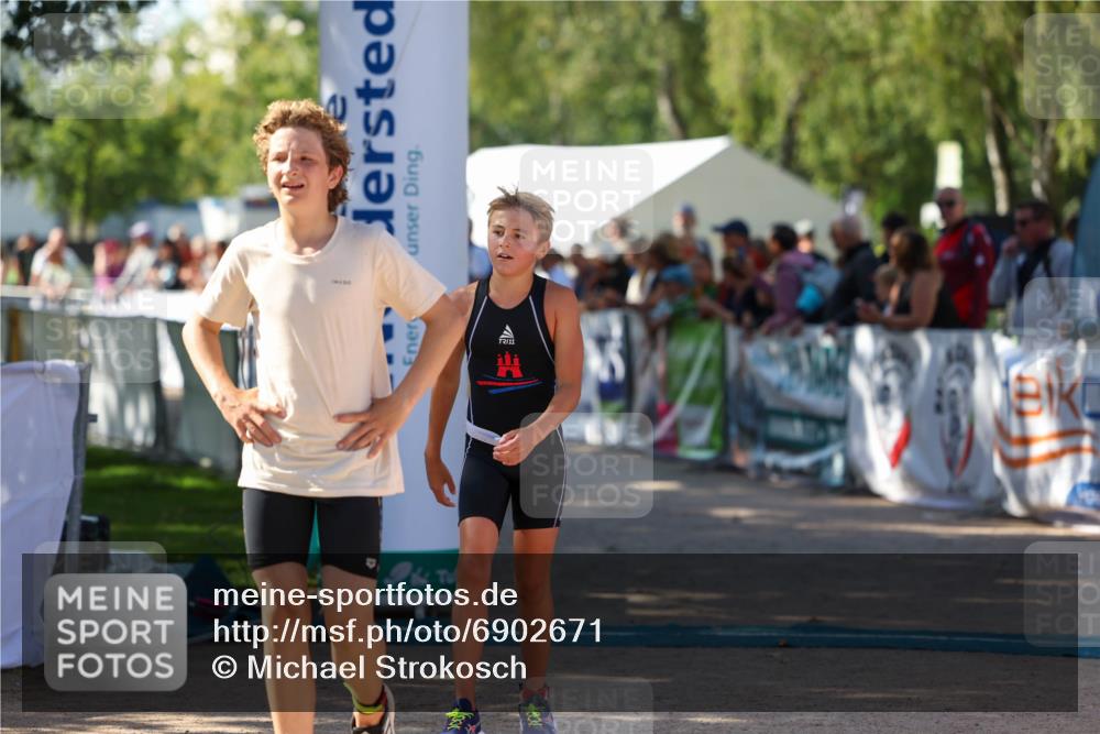 01.09.2024 - 17. Tribühne Triathlon Michael Strokosch http://msf.ph/oto/6902671 01.09.2024 11:01:45 Ziel 200, 292 meine-sportfotos.de
