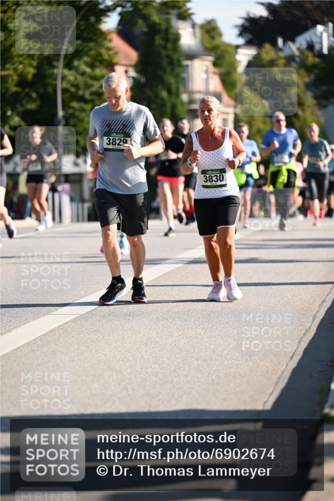 01.09.2024 - BARMER Alsterlauf Dr. Thomas Lammeyer http://msf.ph/oto/6902674 01.09.2024 09:39:33 Laufen 3829, 3830 meine-sportfotos.de