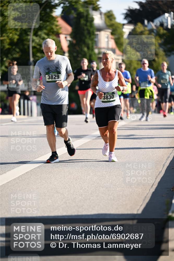 01.09.2024 - BARMER Alsterlauf Dr. Thomas Lammeyer http://msf.ph/oto/6902687 01.09.2024 09:39:33 Laufen 3829, 3830 meine-sportfotos.de