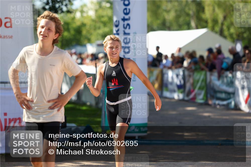 01.09.2024 - 17. Tribühne Triathlon Michael Strokosch http://msf.ph/oto/6902695 01.09.2024 11:01:47 Ziel 200 meine-sportfotos.de