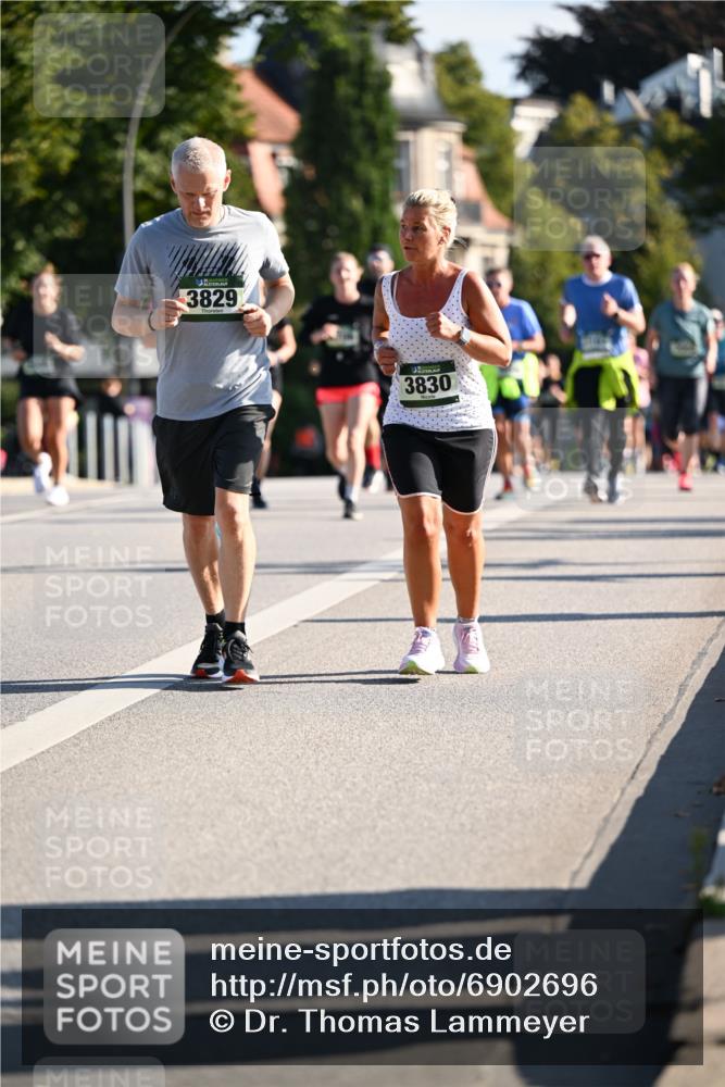01.09.2024 - BARMER Alsterlauf Dr. Thomas Lammeyer http://msf.ph/oto/6902696 01.09.2024 09:39:33 Laufen 3829, 3830 meine-sportfotos.de