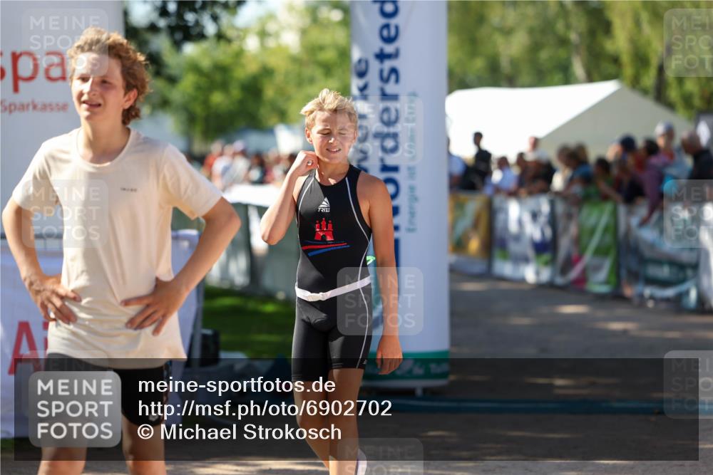 01.09.2024 - 17. Tribühne Triathlon Michael Strokosch http://msf.ph/oto/6902702 01.09.2024 11:01:47 Ziel 200 meine-sportfotos.de