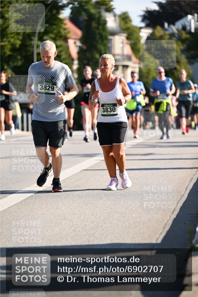 01.09.2024 - BARMER Alsterlauf Dr. Thomas Lammeyer http://msf.ph/oto/6902707 01.09.2024 09:39:33 Laufen 3829, 3830 meine-sportfotos.de