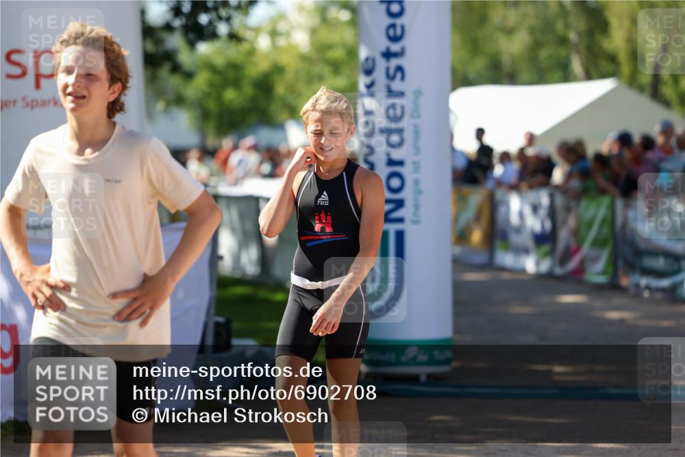 01.09.2024 - 17. Tribühne Triathlon Michael Strokosch http://msf.ph/oto/6902708 01.09.2024 11:01:47 Ziel 200 meine-sportfotos.de