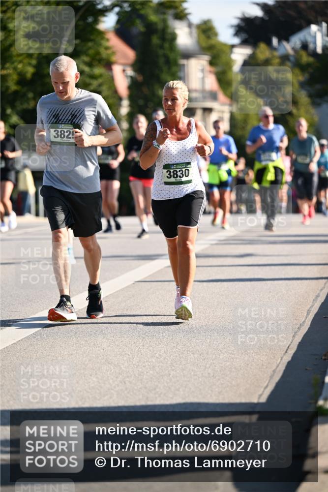 01.09.2024 - BARMER Alsterlauf Dr. Thomas Lammeyer http://msf.ph/oto/6902710 01.09.2024 09:39:33 Laufen 3829, 3830 meine-sportfotos.de