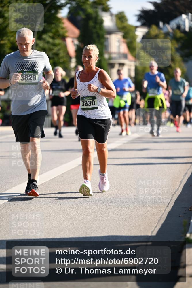 01.09.2024 - BARMER Alsterlauf Dr. Thomas Lammeyer http://msf.ph/oto/6902720 01.09.2024 09:39:34 Laufen 3829, 3830 meine-sportfotos.de